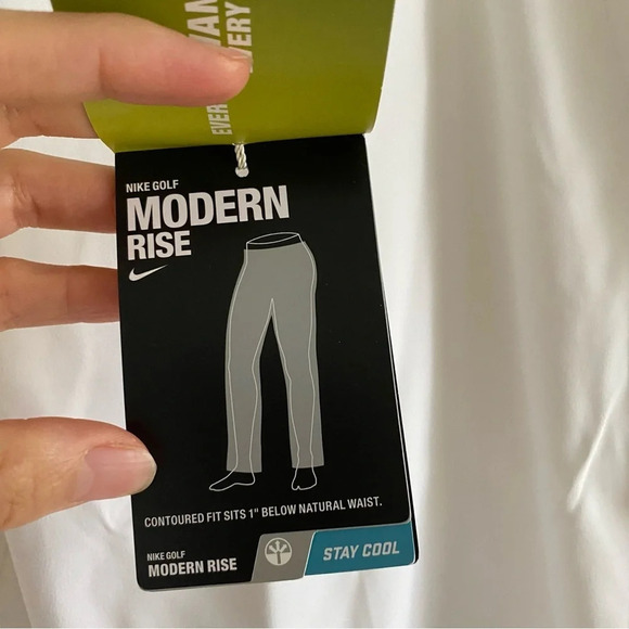 NWT NIKE White Mid Rise Bermuda Golf Shorts  10 1/2” Size 12 - Picture 2 of 10